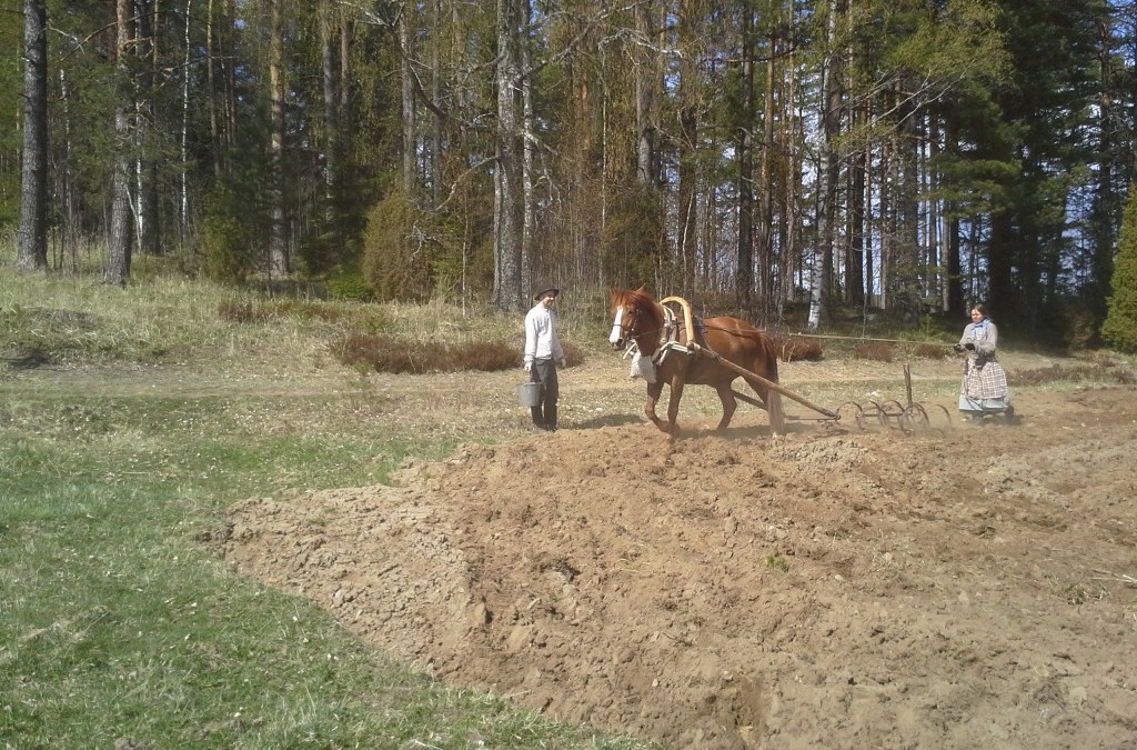Toukojuhla Korteniemen perinnetilalla 5.-7. kesäkuuta