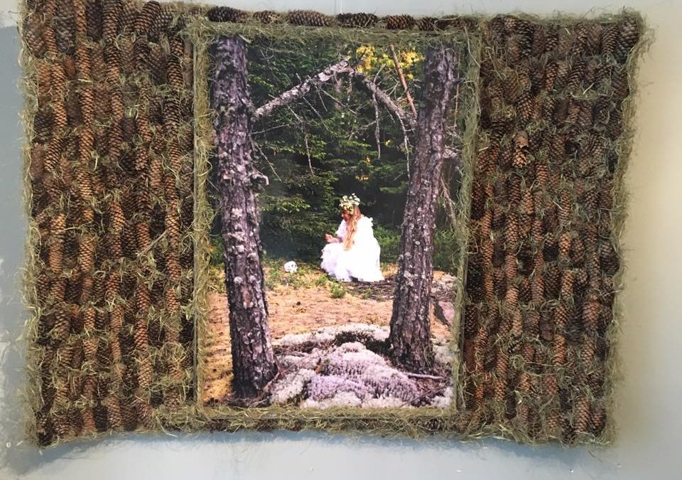 Valokuvaaja Silja Seppälän näyttely kansanuskon ja kansanperinteen teemoista