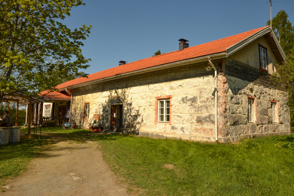 Tuomarlan päärakennus