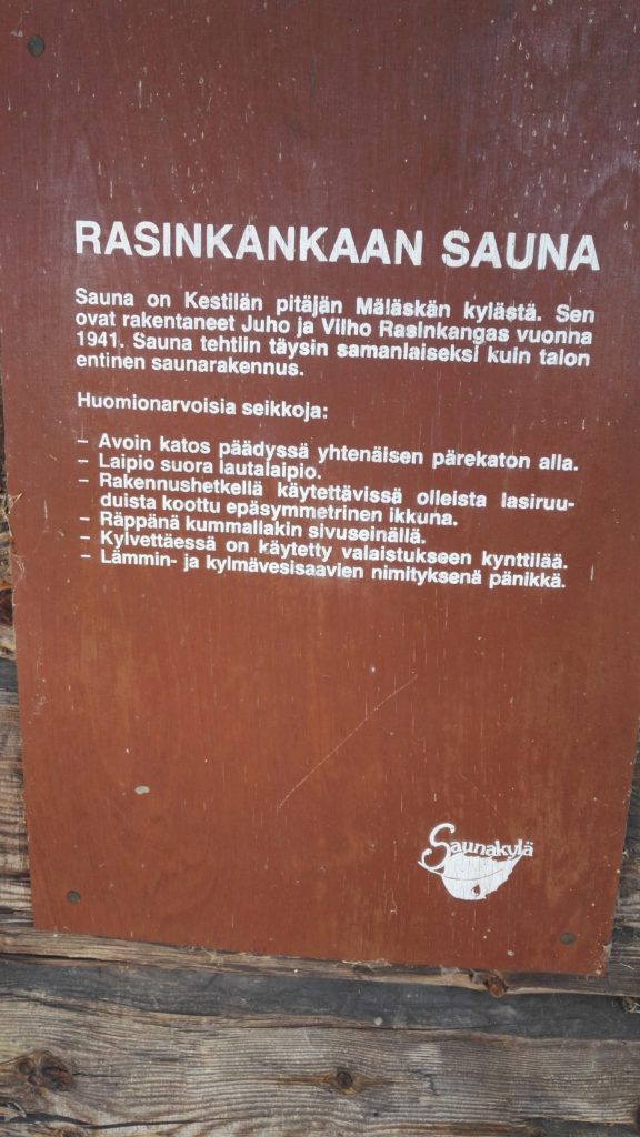 Rasinkankaan sauna, jota Taivaannaulan väki oli mukana kunnostamassa jo edellisellä kesäleirillä 2016.