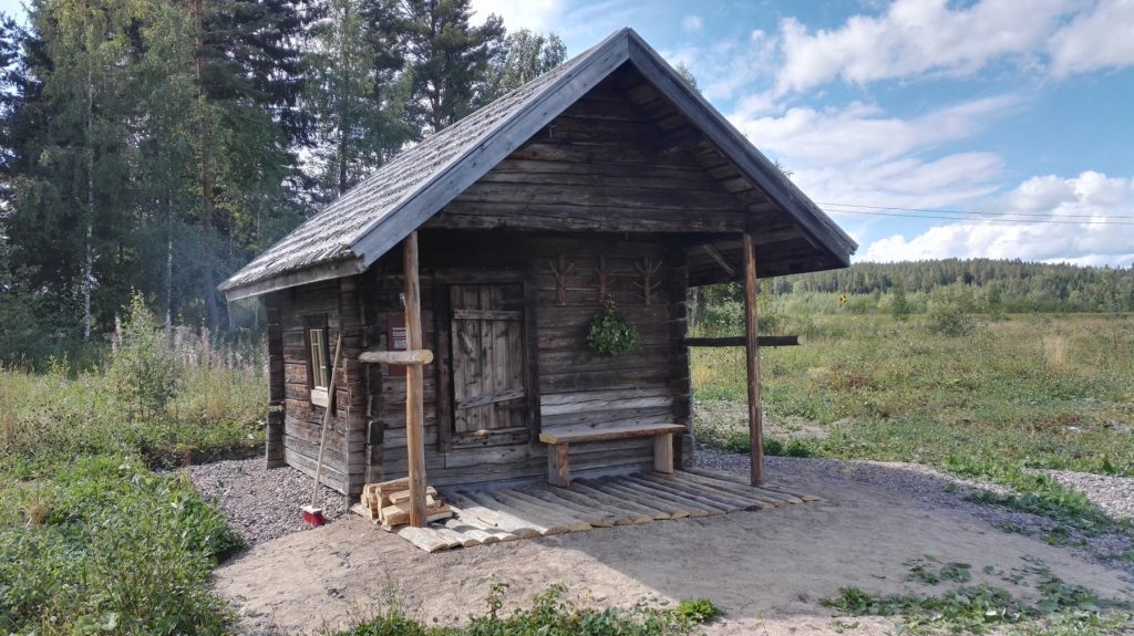 Rasinkankaan sauna lämpiää.